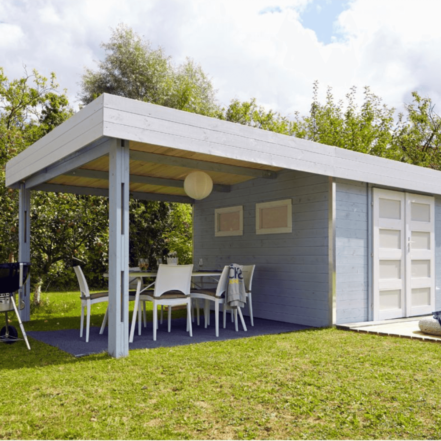 Abri de Jardin en Bois à Toit Plat avec Auvent – Élégance et Polyvalence